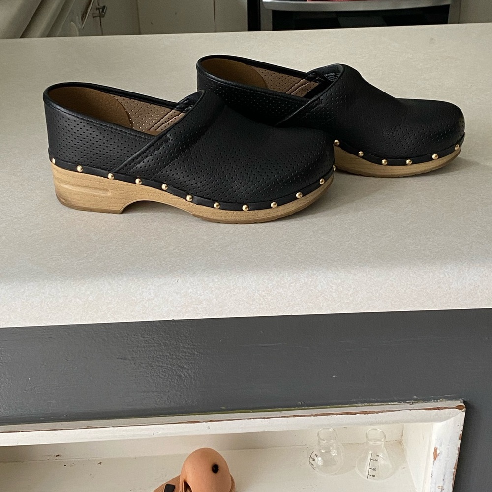 Dansko perforated leather clogs. Barely worn!